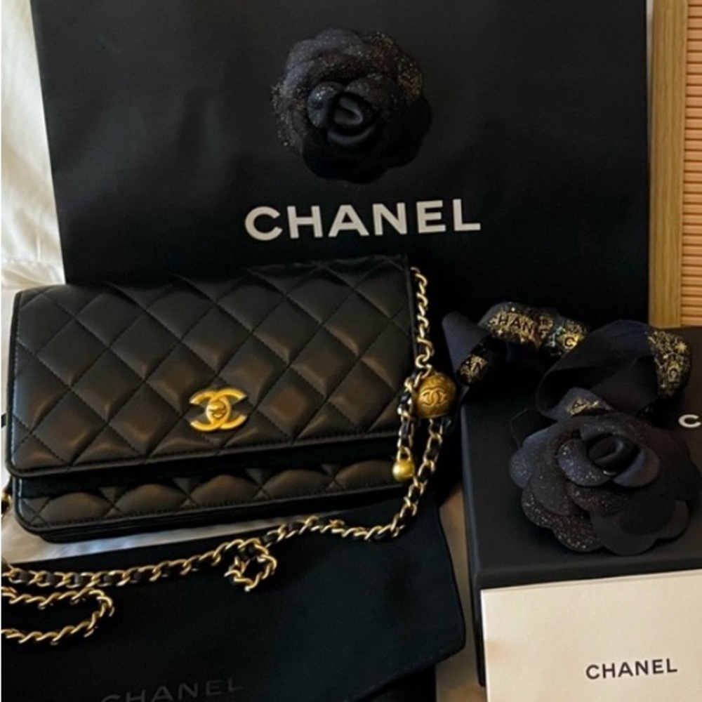 ❌SOLD❌ Authentic Chanel Wallet on Chain with Pearl Crush Strap & Turnlock
